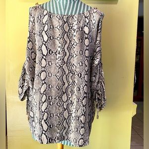 MICHAEL MICHAEL KORS Snakeskin Top with Chain detail open shoulders 3/4 sleeves